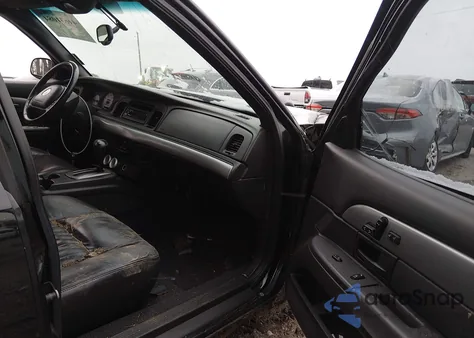 2004 Mercury Marauder из США, поврежденный, VIN 2MEHM79V34X625951